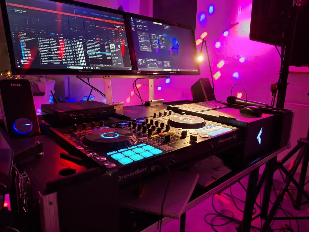 DJ MisterBe DJ Pult